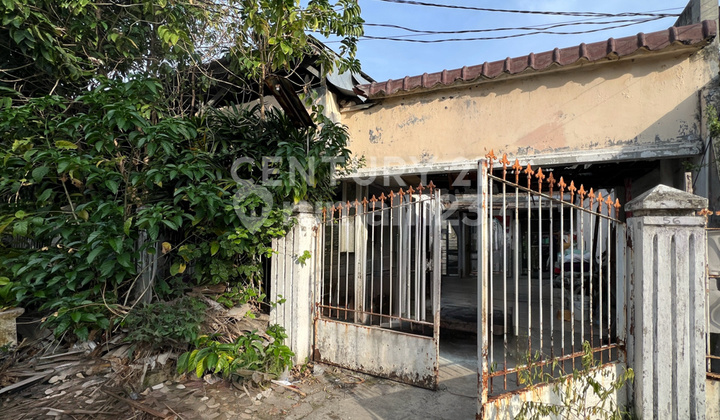 Rumah Tua Hitung Tanah Daerah Bebas Banjir di Cipinang S8825