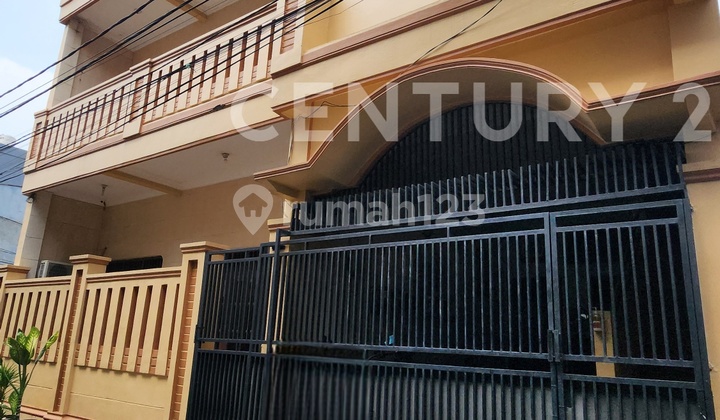 2.5-Story Ready-to-Occupy House in Sunter Agung, North Jakarta S7993