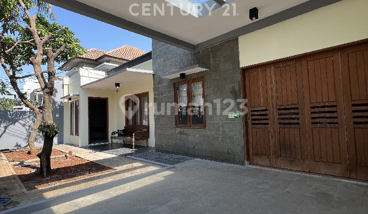1¼ Story Villa Atmosphere Furnished Strategic House in Pulomas R2361