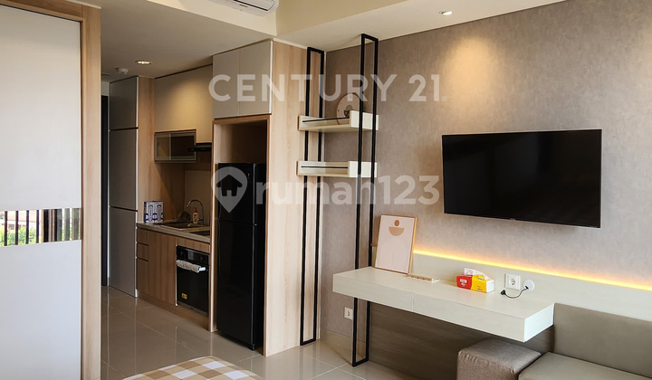 Ready-to-Occupy Studio Apartment in Cleon Park at JGC Cakung R2148 2