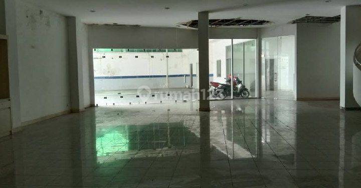 DISEWAKAN MURAH Gedung 2.5 Lantai EX SHOWROOM MOBIL