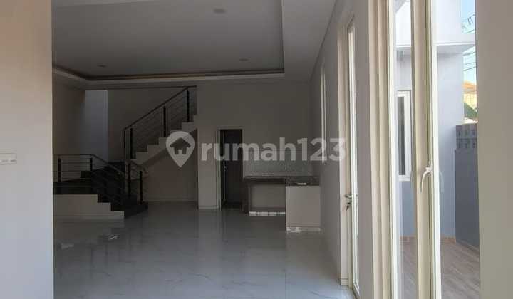 Modern New House in Manyar Surabaya 2