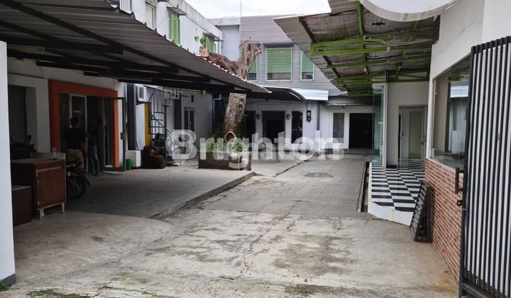 FOR SALE BUSINESS SPACE / FORMER SHOWROOM IN RADIO DALAM, SOUTH JAKARTA