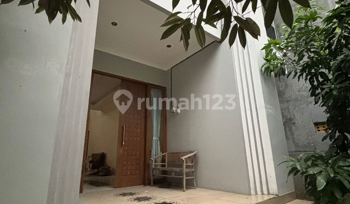 Ready-to-Occupy House in Kebayoran Lama, South Jakarta Ready-to-Occupy House in Kebayoran Lama, South Jakarta