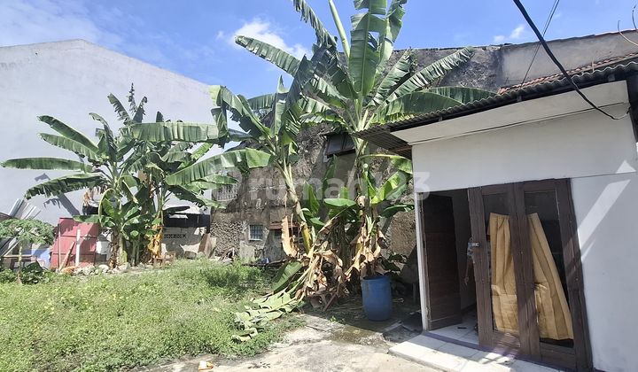 Land on Jl. Masjid Gandaria Utara, South Jakarta. Land on Jl. Masjid Gandaria Utara, South Jakarta.