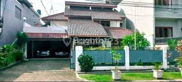 Dijual Cepat Rumah Luas & Asri Di Kebayoran Baru Jakarta Selatan