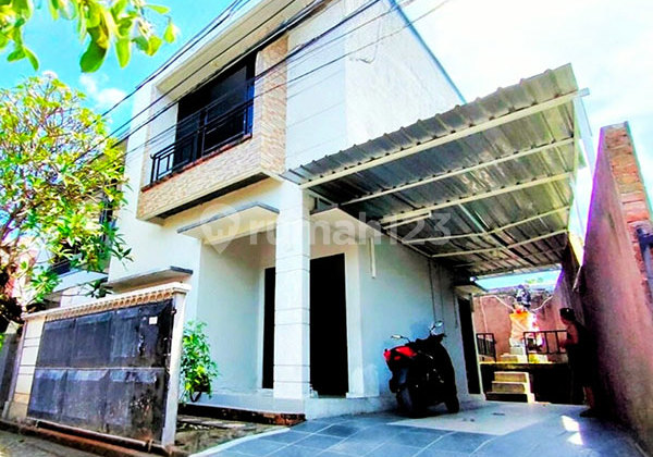 Rumah Modern 4 Kamar Tidur Disewakan di Renon - Perumahan One Gate System Dekat Sanur