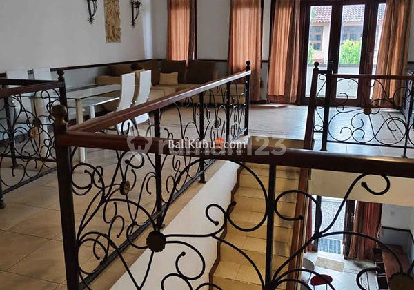 [AMR-023.NVI] Villa for Yearly Rent 4-Bedroom in Kertha Winangun Sidakarya, South Denpasar