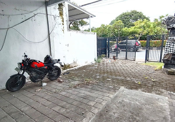 AMR-059.RSH | For Rent 3-Story Shop House Near Airport on Bypass Tuban Kuta Bali 2