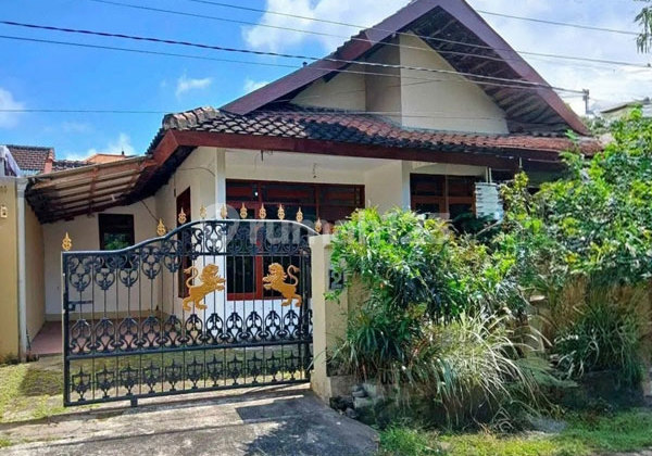 Amr-015.Nsr | Comfortable Rental House with Balinese Gate Atmosphere, North Denpasar | 3 Bedrooms, Strategic Near Cokro Amr-015.Nsr | Comfortable Rental House with Balinese Gate Atmosphere, North Denpasar | 3 Bedrooms, Strategic Near Cokro