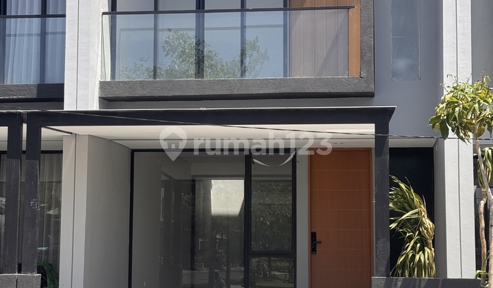 3-Story House at Citraland Northwest Central + Attic with Roof Access 3-Story House at Citraland Northwest Central + Attic with Roof Access