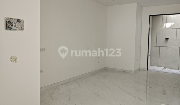 Northwest Lake Raya New Two-Story House 2