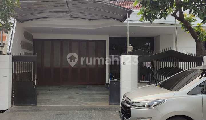 For Rent: Luxurious 2-Story House in Trengilis Utara, Surabaya.