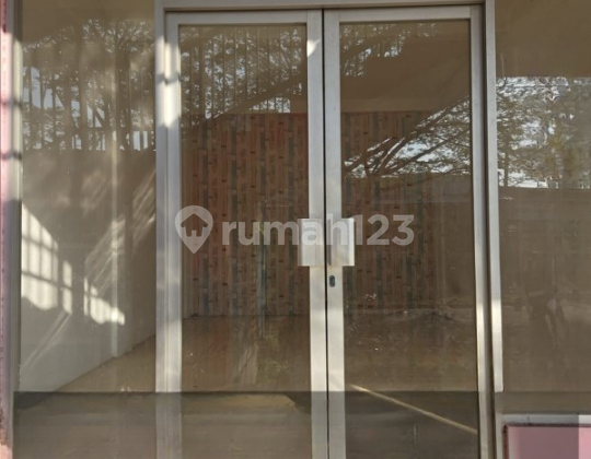 For Rent: Shop on Batu Mulia Main Road, Driyorejo, Gresik Regency.