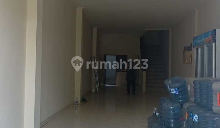 For Rent 3-Story Shop House - Strategic Location in West Gatsu 2