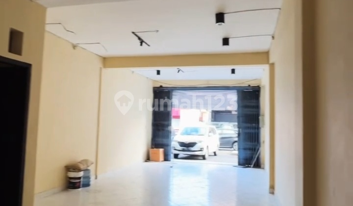 Sewa Ruko Siap Pakai Untuk Usaha Di Pusat Kota Lokasi Strategis Dengan Area Parkir Yang Memadai Sewa Ruko Siap Pakai Untuk Usaha Di Pusat Kota Lokasi Strategis Dengan Area Parkir Yang Memadai