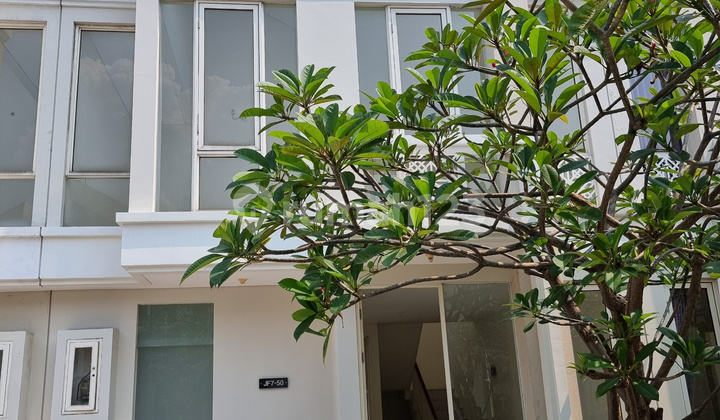 Rumah Bagus 2 Lantai Hgb Di Grand Pakuwon