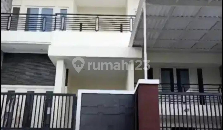 Rumah Minimalis di Graha Famili