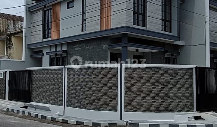 Rumah Hook Model Minimalis 2 Lantai di Baruk
