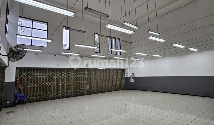 Ready-to-Use 2-Story Showroom Shop in Surabaya Ready-to-Use 2-Story Showroom Shop in Surabaya