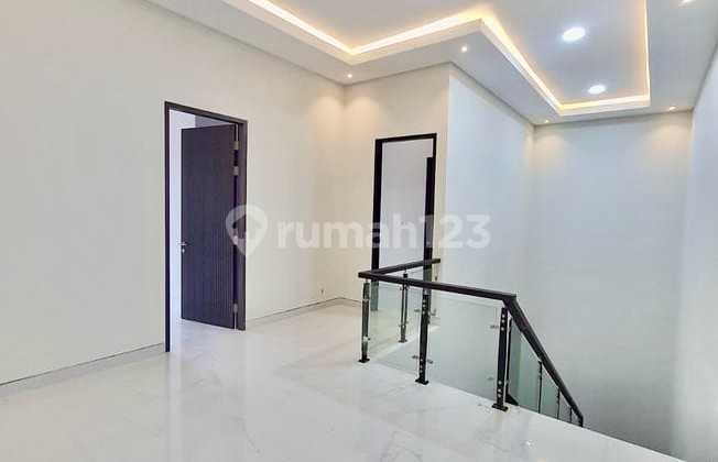 Modern Minimalist House in Citraland Surabaya Modern Minimalist House in Citraland Surabaya