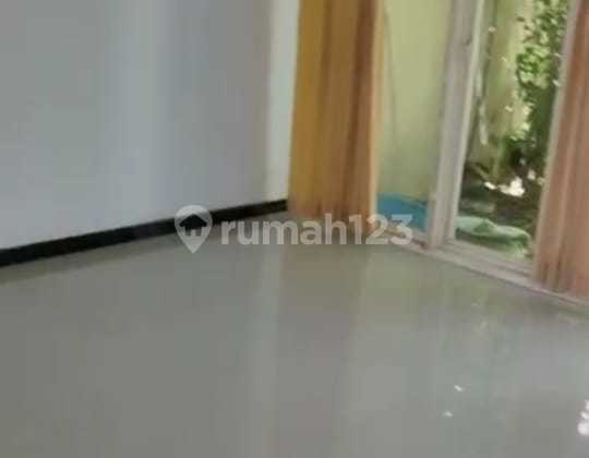 Sunny Beach House in Kenjeran Minimalist Flood-Free 2