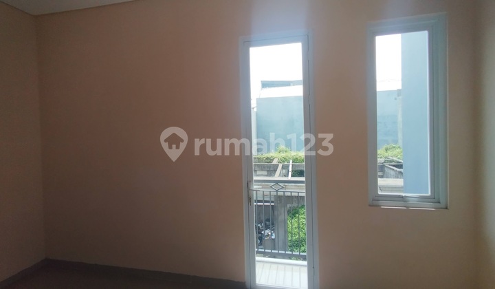 Dijual Rumah Strategis di Ploso Karang Empat - Hunian Nyaman & Siap Huni, Surabaya 2