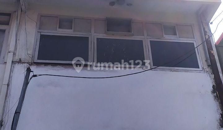For Rent 3-Story Shop House in Kembang Jepun, Dense &amp; Potential Location