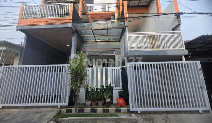 Rumah, 3 Lantai Sutorejo Timur Cocok untuk Kost"An Siap Huni