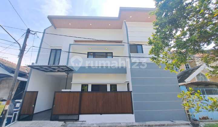 Hunian Modern 2 Lantai di Babatan Pantai - Dekat Kenjeran