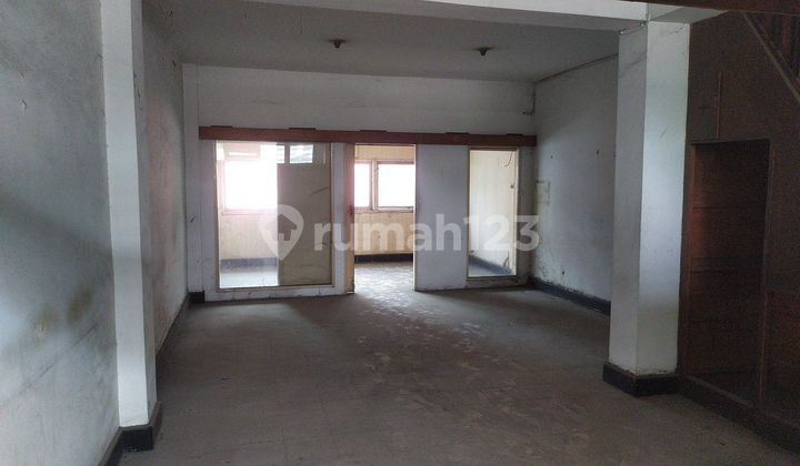 For Rent 3-Story Shop House in Kembang Jepun, Dense &amp; Potential Location 2