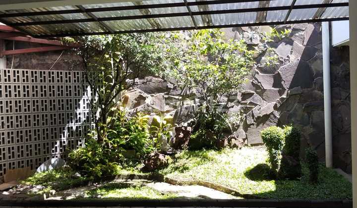 Jarang Ada Rumah Istimewa di Jalan Anggrek Cihapit Bandung Jawa Barat Cocok untuk Tempat Tinggal, Caffe, Office, Tempat Usaha, Klinik, Restaurant Dll 2