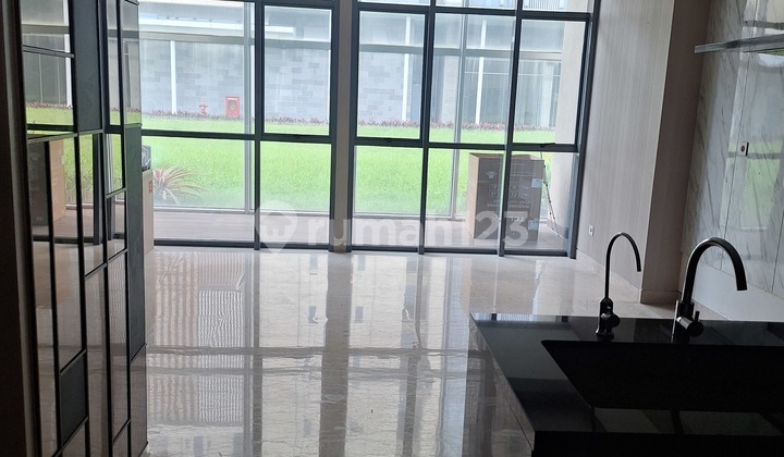 Building for Rent Ready to Use in CBD BSD City Tangerang Area, Suitable for Showroom, Office, etc. 2