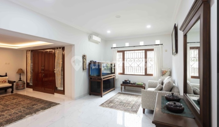 Luxury House on Jalan Radio in Kebayoran Baru, Near Gandaria City (Gancit), Grand Lucky, Near Lab School, Near Pondok Indah Hospital, Muhammadiyah Hospital, Blok M, Near MRT H. Nawi Station 2