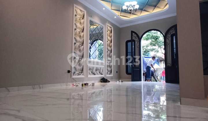 Luxury House For Sale Brand New in Jagakarsa Access for 2 Cars 2