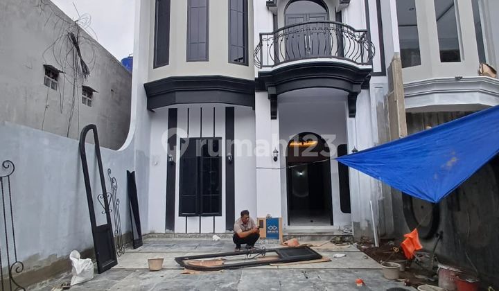 Rumah Mewah Dijual Brand New di Jagakarsa Akses 2 Mobil