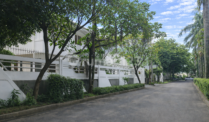 Rumah Dijual di Permata Hijau Fasilitas Private Pool