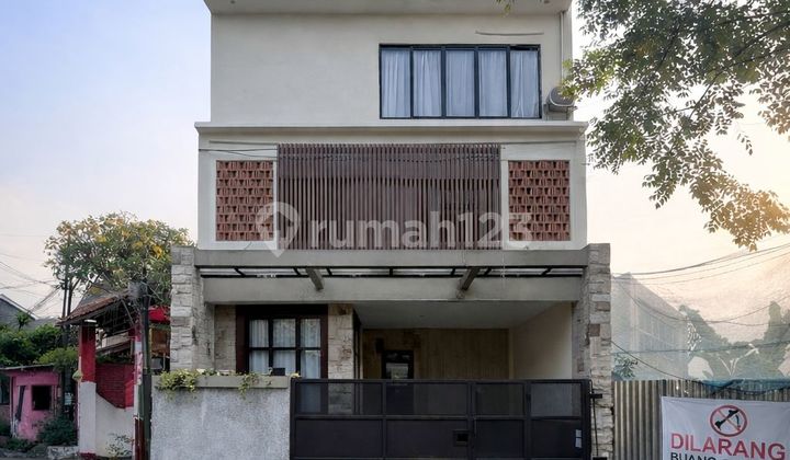 Rumah Dijual Modern Tropis di Lebak Bulus Dekat MRT Lebak Bulus