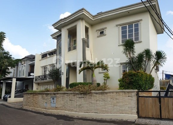 Rumah Murah di Pejaten Private Pool Selangkah ke Mall Pejaten Village