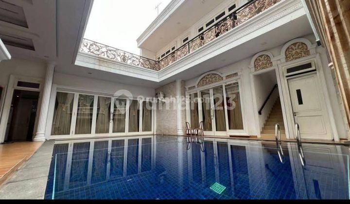 Rumah 2 Lantai Luas dengan Kolam Renang di Duren Sawit Jakarta Timur Rumah 2 Lantai Luas dengan Kolam Renang di Duren Sawit Jakarta Timur