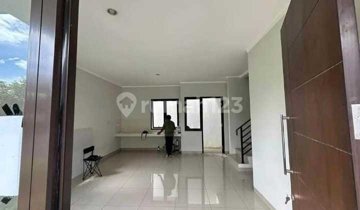 Rumah Posisi Hook 2 Lantai Akses Strategis di Burgundy Residence Bekasi Barat Rumah Posisi Hook 2 Lantai Akses Strategis di Burgundy Residence Bekasi Barat