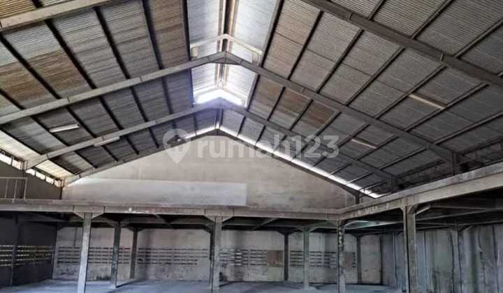 Gudang dan Kantor Strategis Ada Mess Karyawan di Kebayoran Lama Jakarta Selatan Gudang dan Kantor Strategis Ada Mess Karyawan di Kebayoran Lama Jakarta Selatan