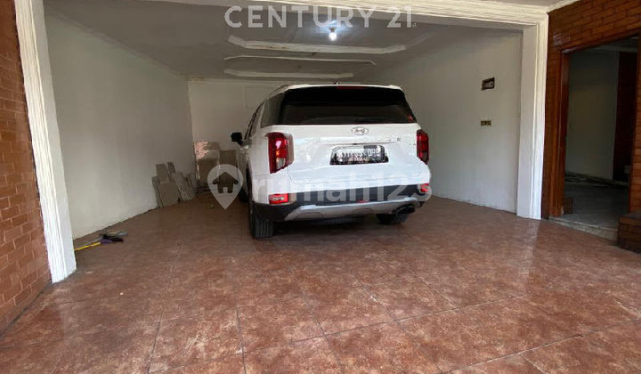 Ready-to-Occupy Renovated House in Tebet, South Jakarta Ready-to-Occupy Renovated House in Tebet, South Jakarta