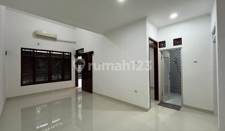 Dijual Rumah Berlokasi Strategis dan Bebas Banjir di Pondok Bambu 2