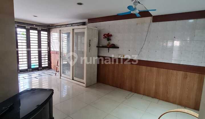 Dijual Rumah 3 Lantai Posisi Hook Harga Dibawah NJOP di Green Garden Kedoya Jakarta Barat 2