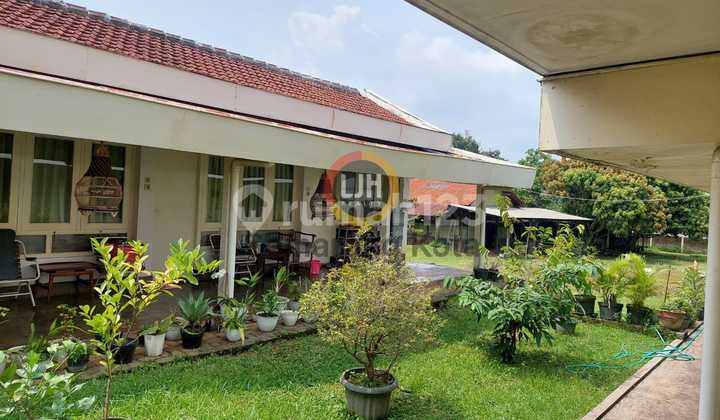 A house with a spacious yard in Ungaran. 2