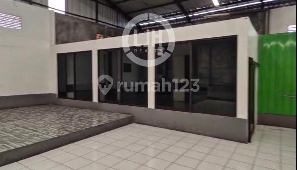 Business Building on Kedungmundu Street 1