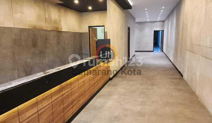 Ready-to-use shop house in Siliwangi Square 1