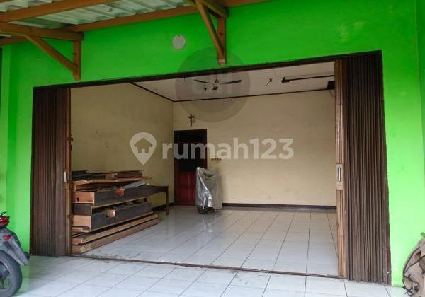 House Suitable for Business in Kedungmundu 1