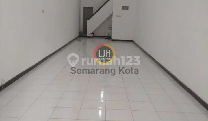 Ruko siap pakai di jalan Beteng 1